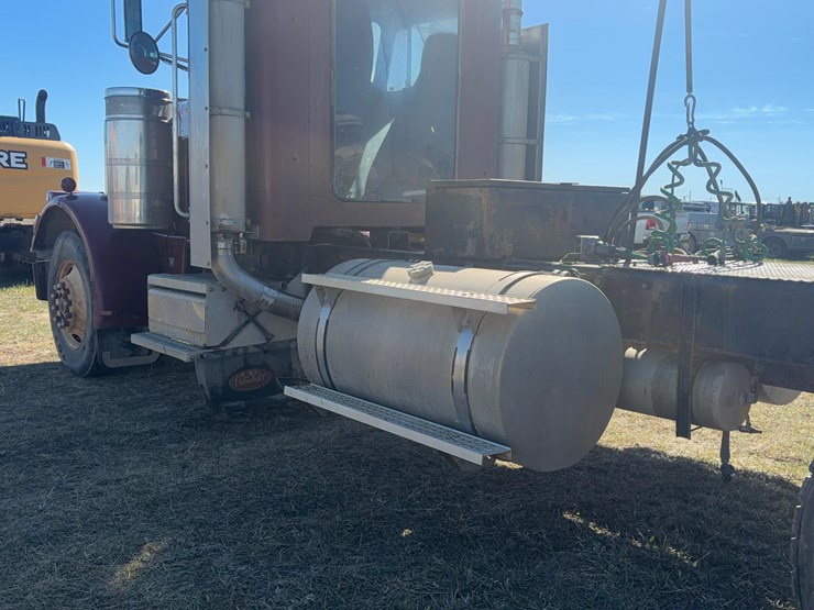 1986-peterbilt-359-day-cab-image-27