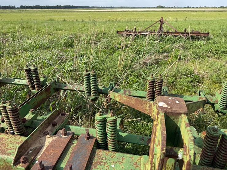 #45300-•-16'-chisel-plow-image-14