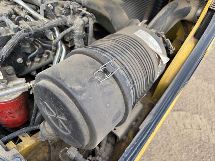 2015-yale-gdp80-forklift-image-34