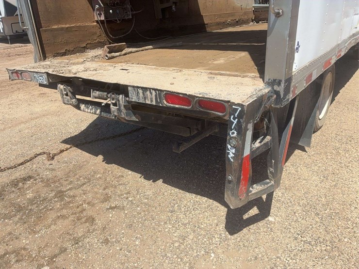 2006-isuzu-nqr-image-14