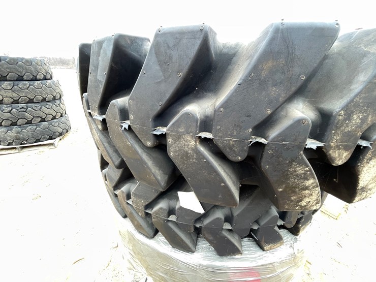 #7538-•-set-of-(4)-new-maximizer-brand-airless-telehandler-tires-on-rims-image-15