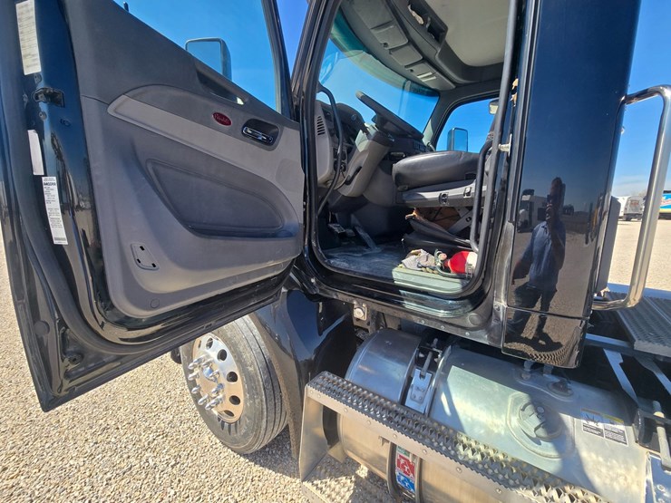 2016-peterbilt-579-image-47