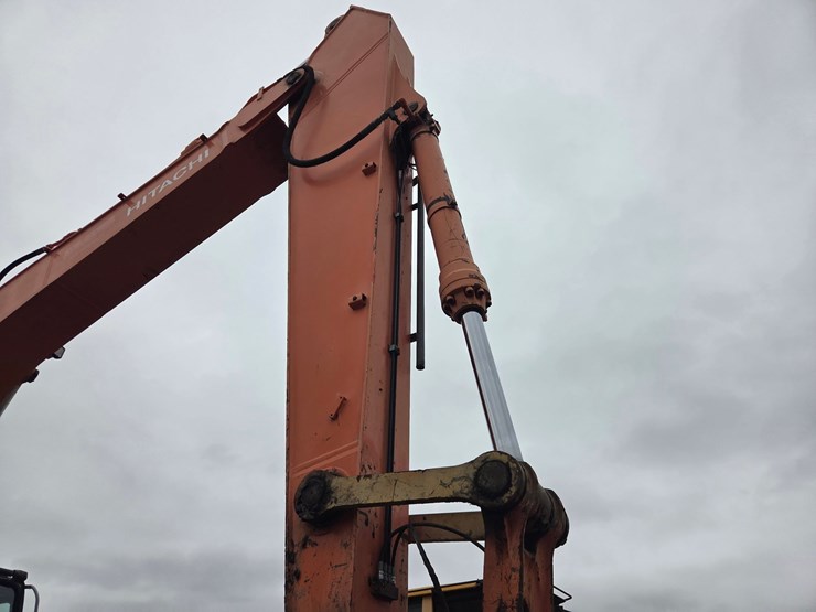 hitachi-zx330-lc-image-16