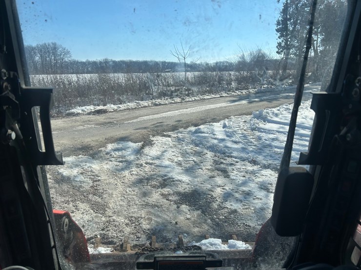 2018-kubota-ssv75-image-44