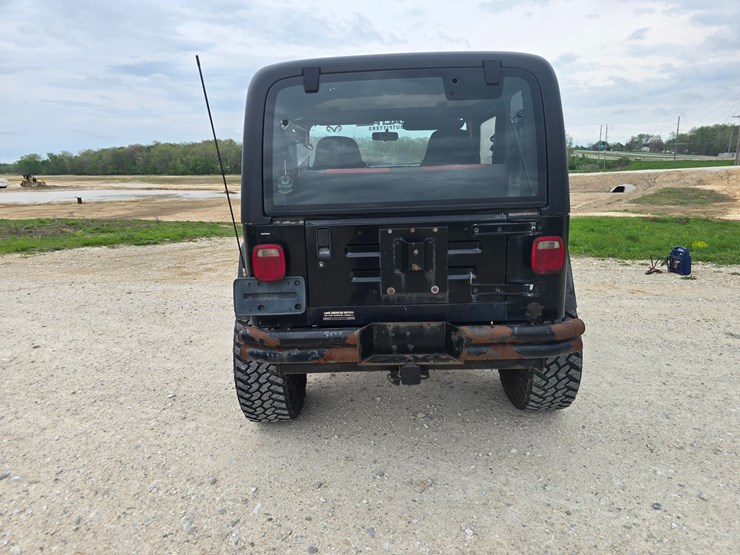 1997-jeep-wrangler-image-9