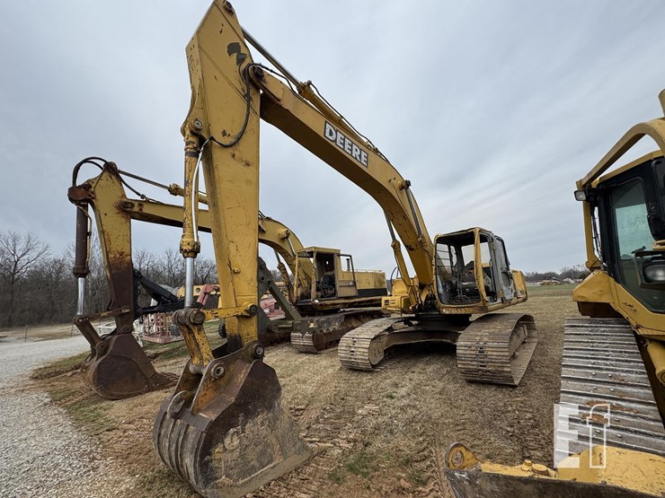 deere-230-lc-image-1