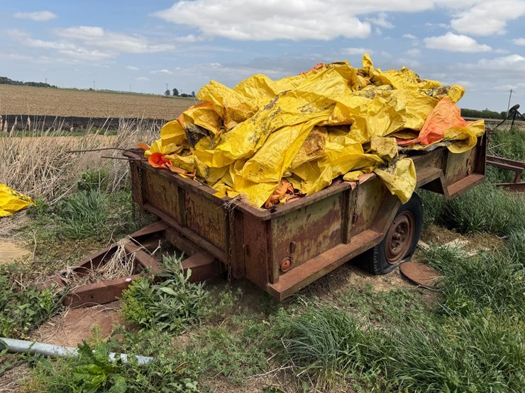 #45264-•-9'-utility-trailer-w/levee-spills-image-1
