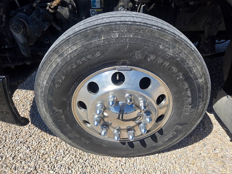 2016-peterbilt-579-image-86