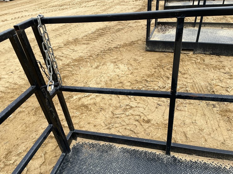 #7535-•-8'-work-platform-with-fork-pockets-image-10