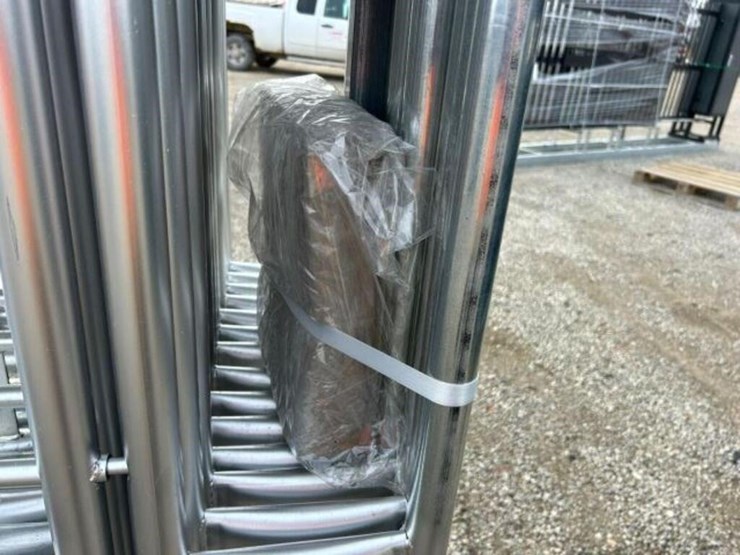qty-of-(14)-10-ft-powder-coated-corral-panels-gate-image-12