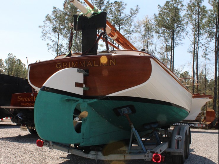 #9545-•-grimmalkin-–-18'-fenwick-williams-classic-wooden-catboat-w/-trailer-image-43
