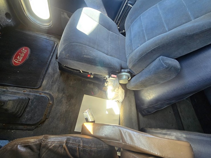 2005-peterbilt-379-image-72