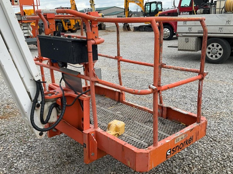 #302-•-2019-snorkel-46'-4wd-articulating-boom-lift-#3-image-27