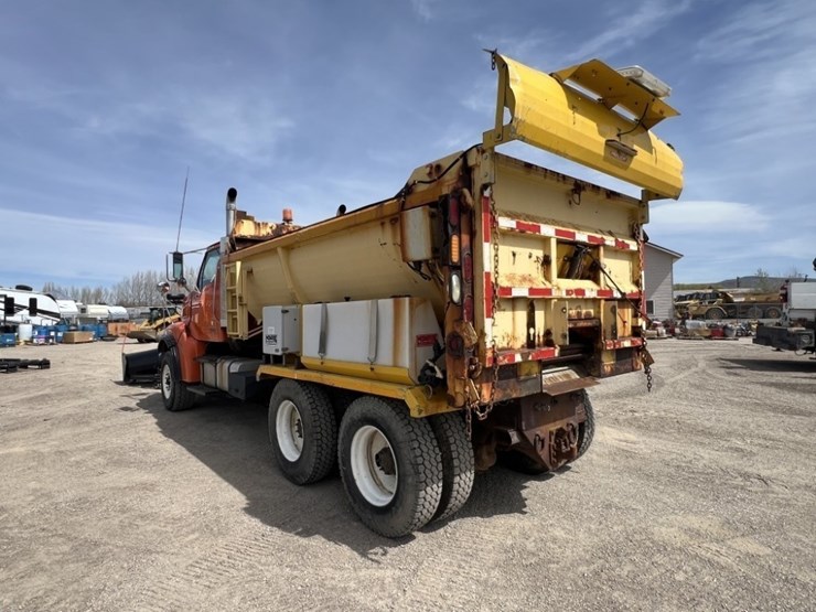 2007-sterling-l9500-image-3