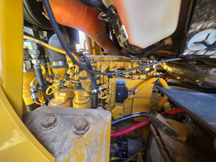 2014-caterpillar-953d-image-44