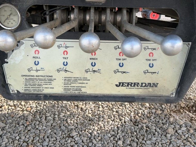 2021-peterbilt-337-image-43