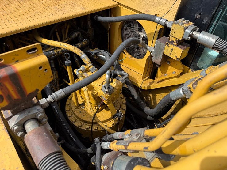 caterpillar-330d-image-67