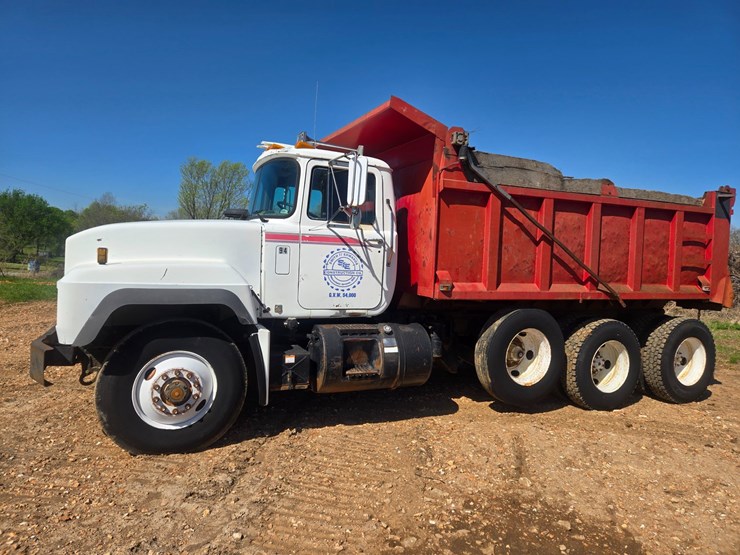 1994-mack-rd690s-image-5