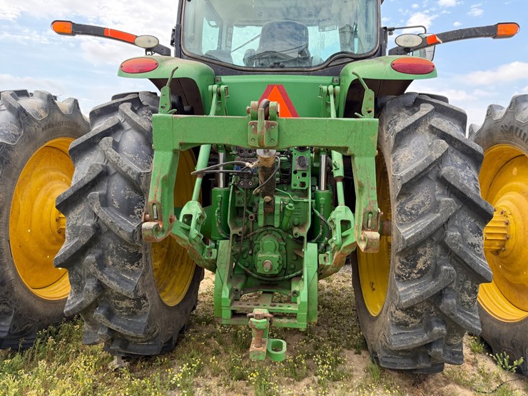 2012-john-deere-8235r-image-19
