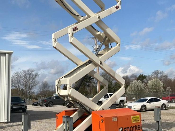 #400-•-2017-snorkel-4wd-rough-terrain-27'-scissor-lift-image-34