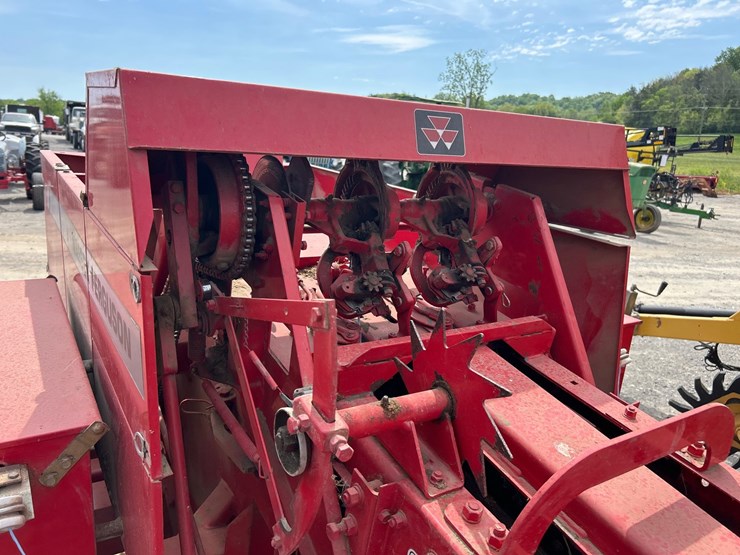 massey-ferguson-1835-image-5