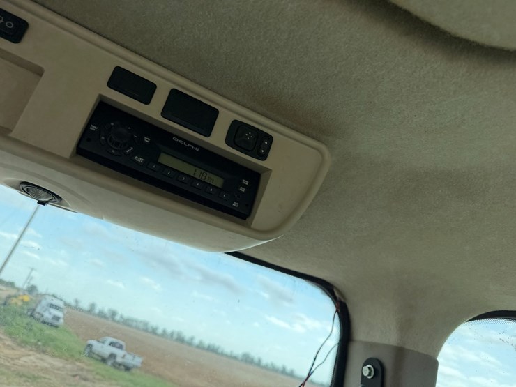 2012-john-deere-8285r-image-65