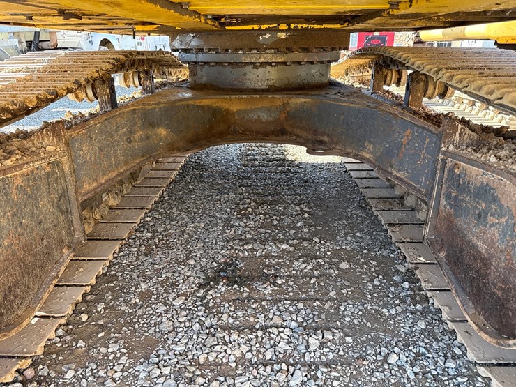 new-holland-eh160-image-51