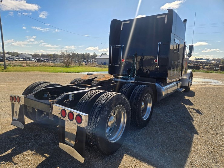 2005-peterbilt-379-image-18