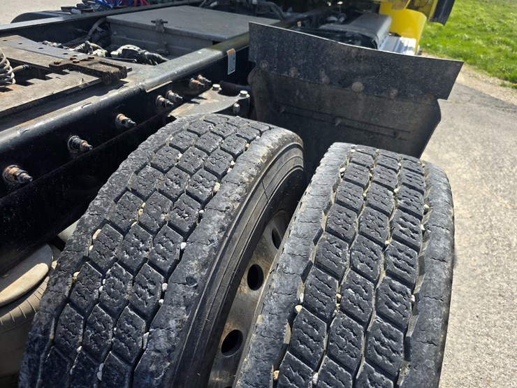 2017-peterbilt-579-image-67