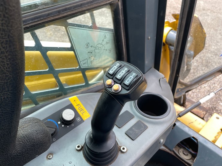 2013-gehl-rt210-image-22