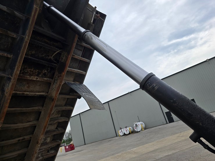 2003-mack-rd688s-image-39