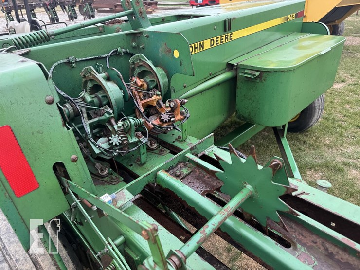 john-deere-348-image-12