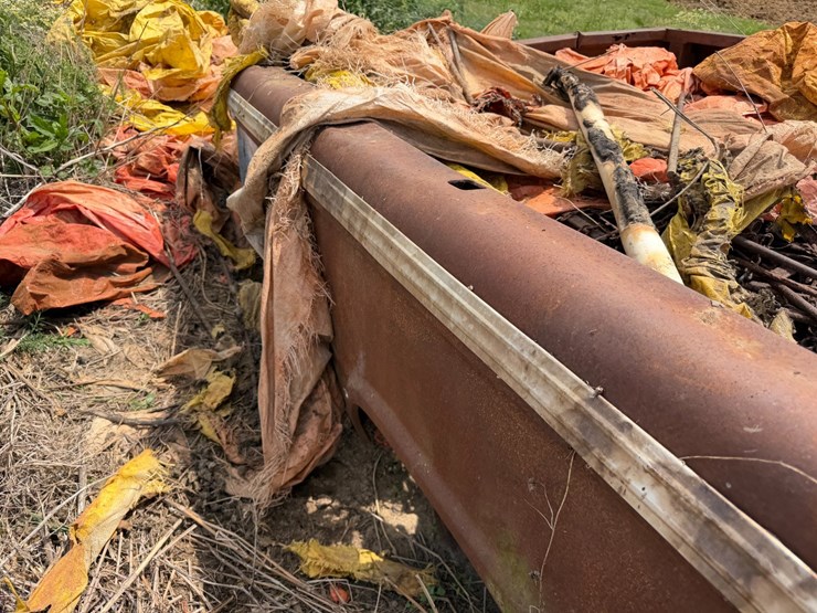 #45266-•-8.5'-bed-trailer-w/levee-spills-image-15