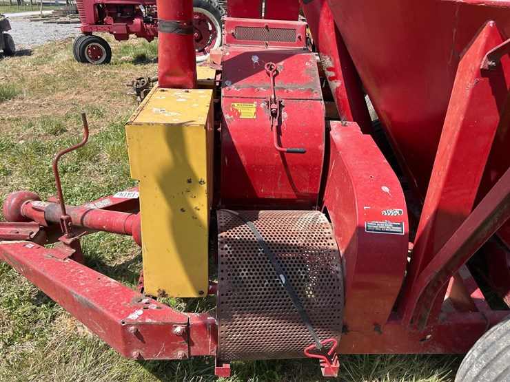 new-holland-353-image-9