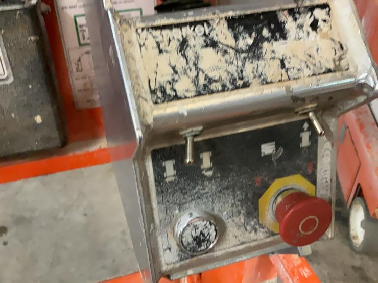 #413-•-2019-snorkel-19'-scissor-lift-image-20