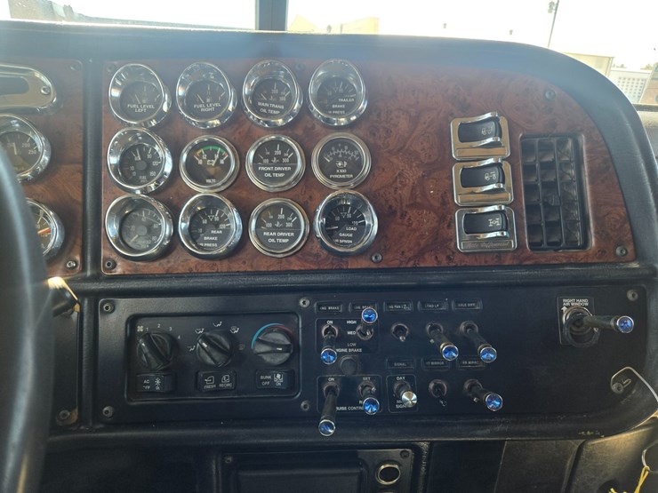 2005-peterbilt-379-image-63