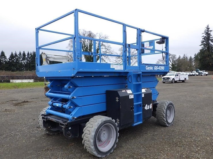 2017-genie-gs-4390-scissor-lift-image-5