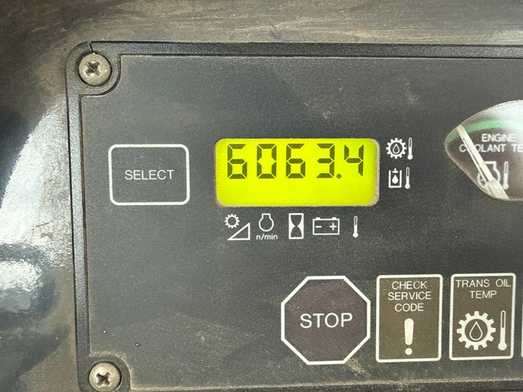 2005-deere-700j-xlt-image-41