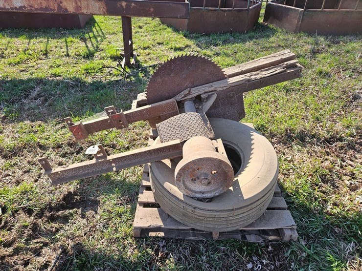 #558-•-international-belt-pully-buzz-saw-image-2