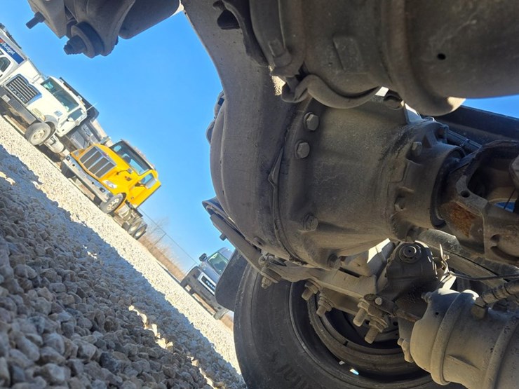 2016-peterbilt-579-image-80