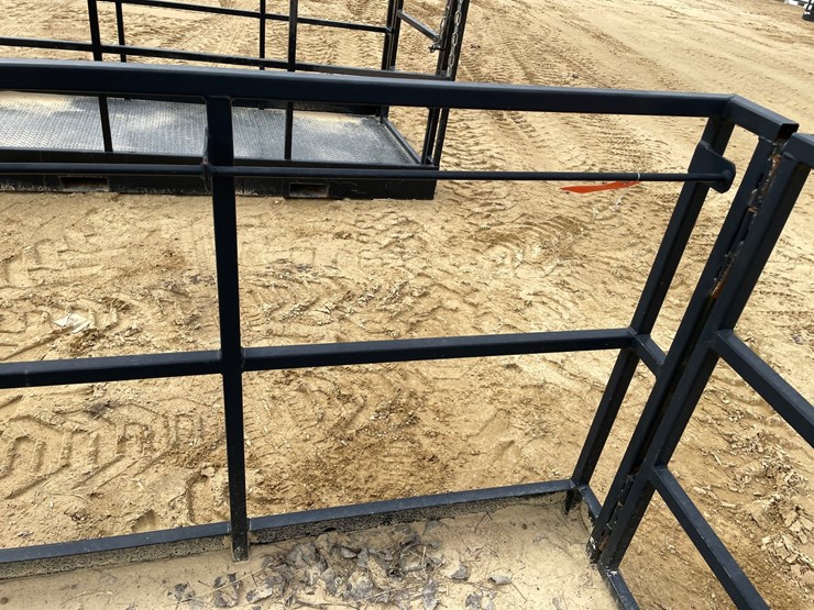 #7534-•-8'-work-platform-with-fork-pockets-image-8