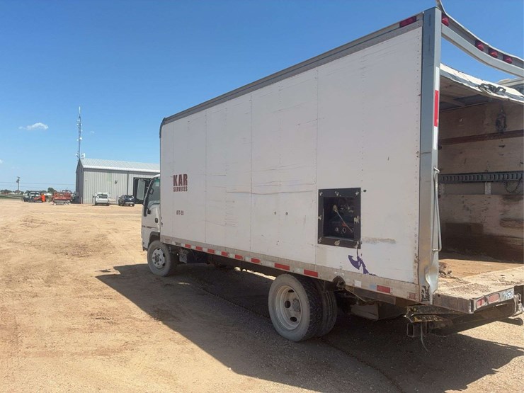 2006-isuzu-nqr-image-4