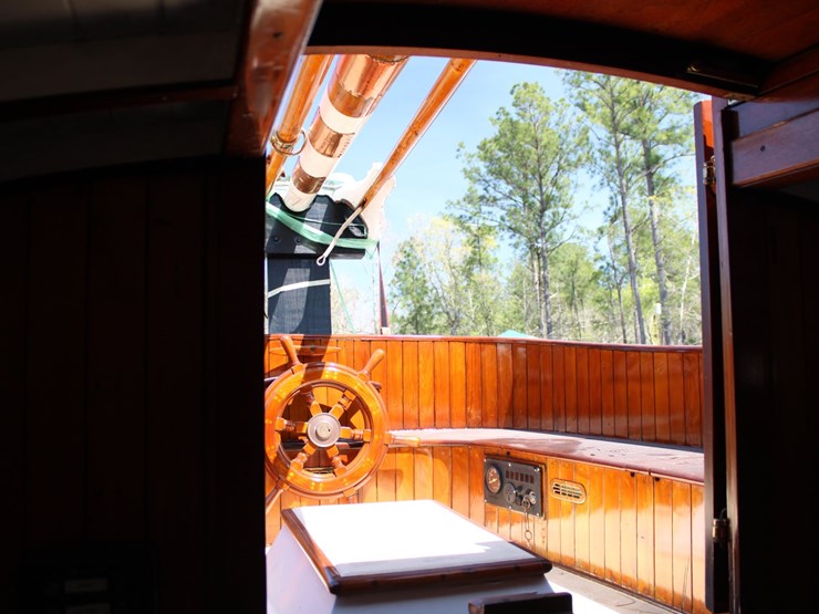 #9545-•-grimmalkin-–-18'-fenwick-williams-classic-wooden-catboat-w/-trailer-image-69