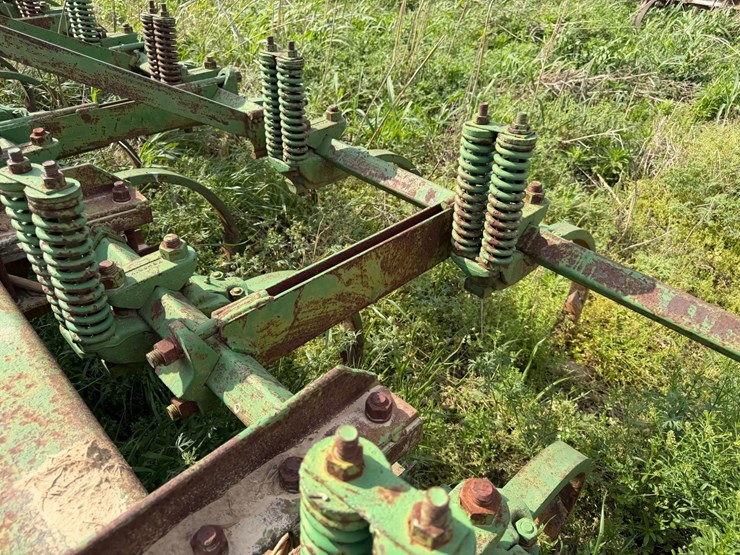 #45300-•-16'-chisel-plow-image-10