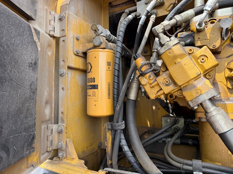 caterpillar-330d-image-42