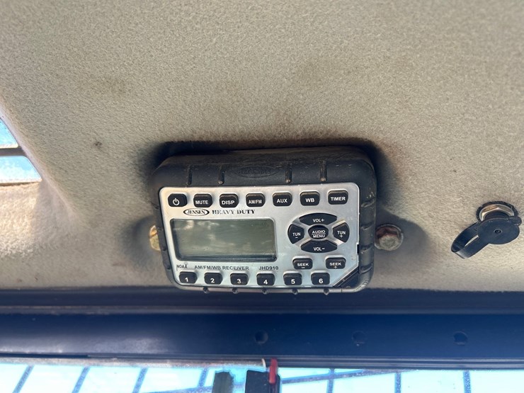 new-holland-l216-image-55