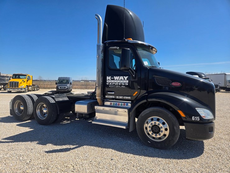 2016-peterbilt-579-image-21