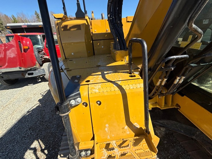 caterpillar-325-image-32