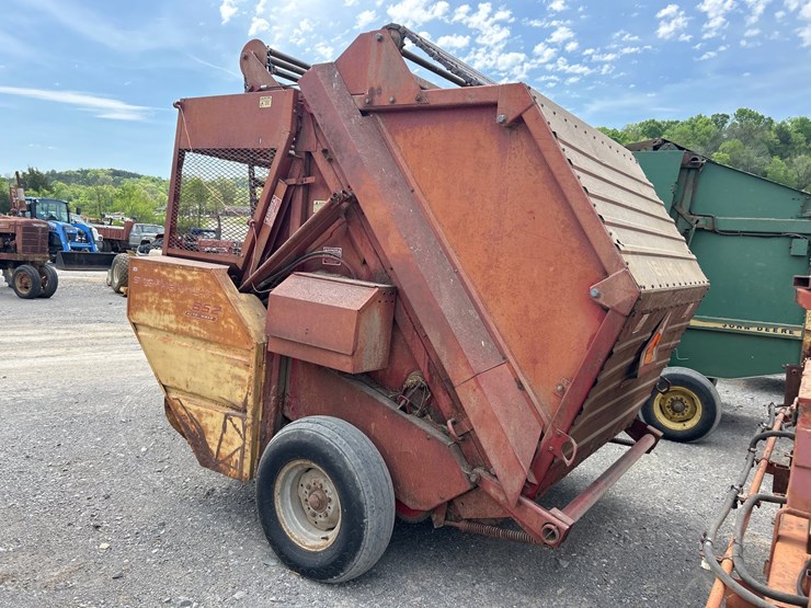 new-holland-852-image-5