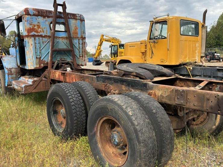 1969-caterpillar-3208-image-4